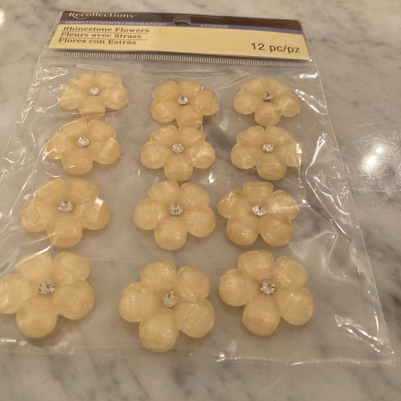 🔸NWT🔸Bundle of Rhinestone Flowers Embellishments by Recollections - Picture 8 of 13